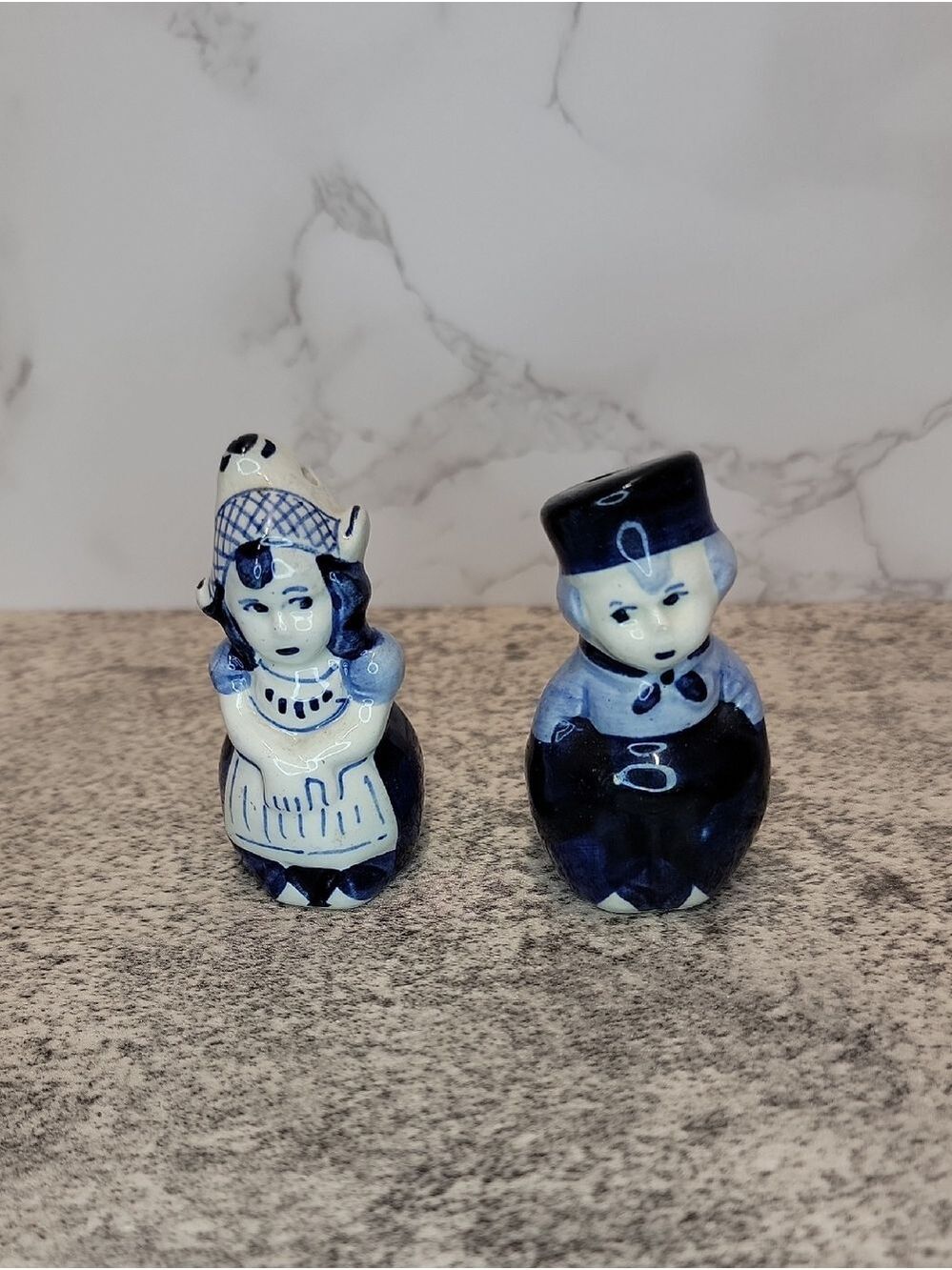 Vintage blue delfts boy and girl couple salt& pepper shaker - Picture 5 of 12